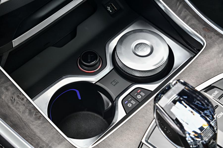 Детали интерьера BMW X5 xDrive40i xLine (G05) 2018 года  (NA) (фото 68 из 85)